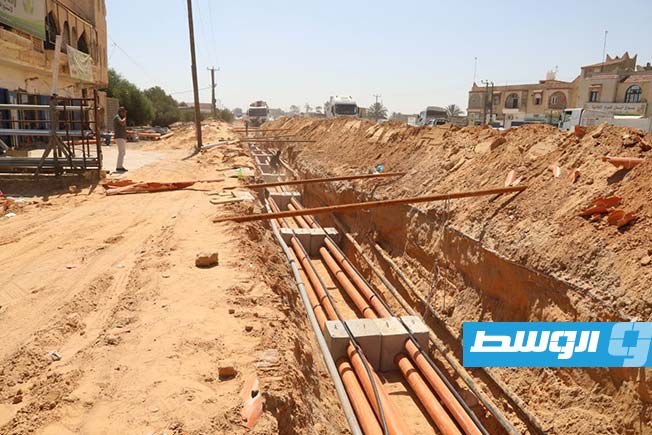 جانب من أعمال ربط محطتي جنوب طرابلس وقصر بن غشير، 27 يونيو 2025. (شركة الكهرباء)
