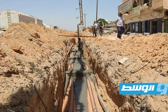 صور توضح ربط محطتي كهرباء جنوب طرابلس وقصر بن غشير