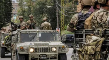 بالصور… قوات الجيش اللبناني توقف عملية تهريب أسلحة من سوريا إلى لبنان