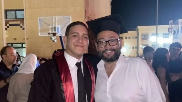 أحمد رزق يحتفل بتخرج ابنه.. فرحة كبيرة تعم قلب ميزو أحمد رزق يحتفل بتخرج ابنه.. فرحة كبيرة تعم قلب ميزو