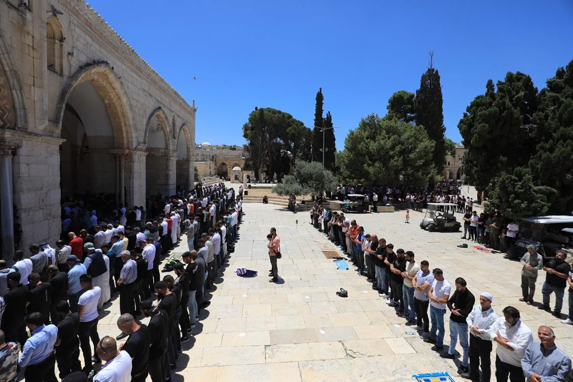 45 ألف فلسطيني يشاركون في صلاة الجمعة بالمسجد الأقصى