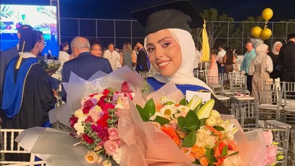 إجازة في “علوم مختبرات الأسنان” للطالبة هاجر بنجك من الشعيتية بتقدير جيد إجازة في “علوم مختبرات الأسنان” للطالبة هاجر بنجك من الشعيتية بتقدير جيد