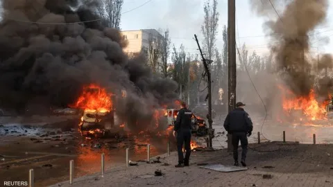 خمسة أشخاص لقوا حتفهم و23 آخرون جرحوا جراء قصف روسي على مدينة دنيبروبيتروفسك الأوكرانية خمسة أشخاص لقوا حتفهم و23 آخرون جرحوا جراء قصف روسي على مدينة دنيبروبيتروفسك الأوكرانية