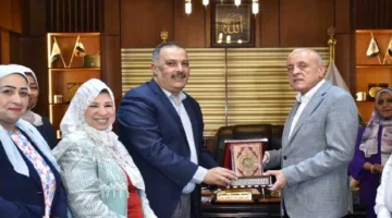 محافظ الأقصر يزور أسطول السيارات الجديدة ويفتتح ورشة لإنتاج ملابس السلامة المهنية