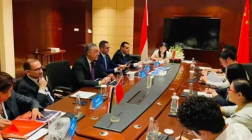 وزير الاستثمار يشارك في نشاطات طاولة الحوار لقطاعات التعدين والصناعات البتروكيماوية.