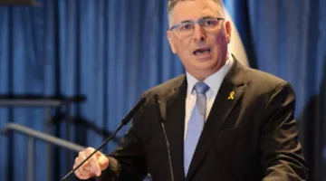 وزير الخارجية الإسرائيلي: “يجب على العالم” منع إيران من الحصول على السلاح النووي بينما تستمر طهران في الدعوة إلى القضاء على إسرائيل وتعمل لتحقيق ذلك.