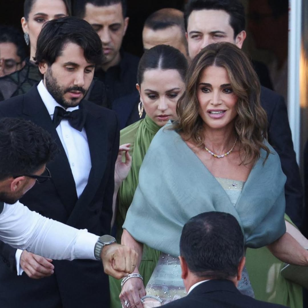 الملكة رانيا العبدالله وابنتها الأميرة إيمان بنت عبدالله الثاني وزوجها جميل ألكساندر ترميوتس (إنستغرام)