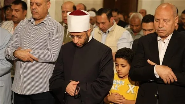 وزير الأوقاف ووزير العمل ومحافظ القاهرة يشاركون في صلاة الجمعة بمسجد السيدة نفيسة