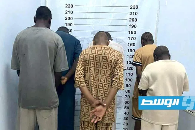 إلقاء القبض على المسؤولين عن تدمير حديقة عامة في أجدابيا إلقاء القبض على المسؤولين عن تدمير حديقة عامة في أجدابيا