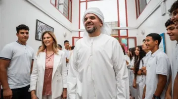 بالصور: حسين الجسمي يزور مؤسسة دار “الميمة” في الدار البيضاء