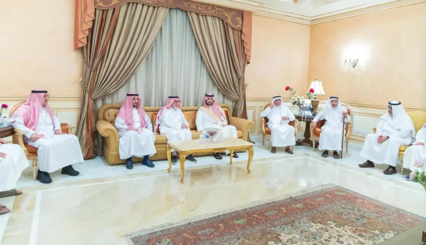 نائب أمير المنطقة الشرقية يقدم التعازي لمحمد البسام في وفاة ابنه