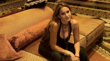 نيللي كريم تتألق بإطلالة ساحرة تجعل الأنظار تتجه نحوها.