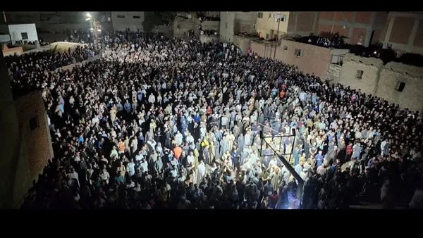 إلقاء القبض على سائق الشاحنة المسؤول عن وفاة 19 شخصًا على الطريق الإقليمي في المنوفية. إلقاء القبض على سائق الشاحنة المسؤول عن وفاة 19 شخصًا على الطريق الإقليمي في المنوفية.