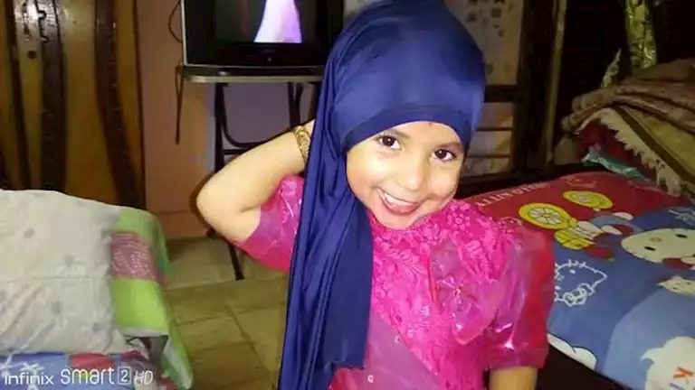 الطفلة 