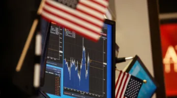 الأسواق الأمريكية تختتم تداولاتها بأعلى نقطة تاريخية لها