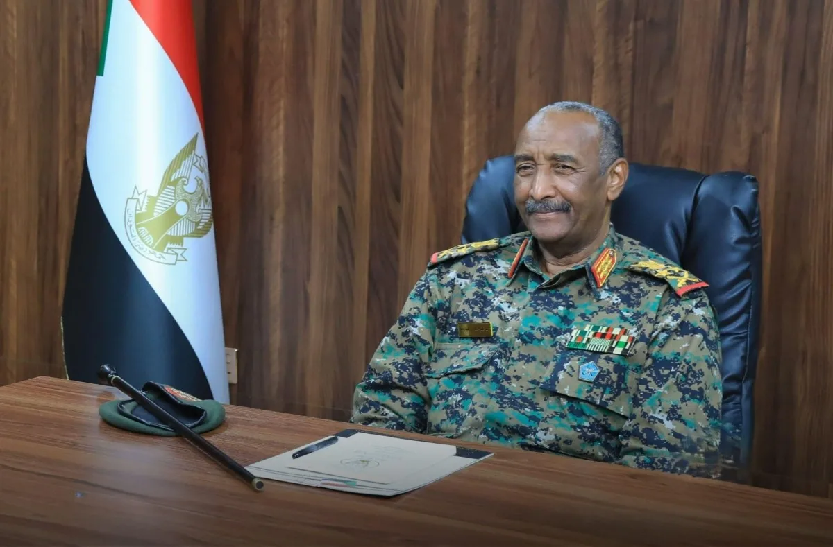 رئيس مجلس السيادة الانتقالي في السودان يوافق على وقف إطلاق نار إنساني في الفاشر لمدة أسبوع.