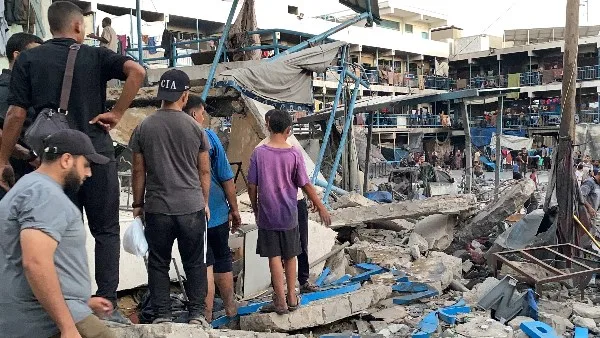 هجوم الاحتلال على خيام النازحين في غزة يؤدي إلى ارتفاع عدد الشهداء أثناء نومهم هجوم الاحتلال على خيام النازحين في غزة يؤدي إلى ارتفاع عدد الشهداء أثناء نومهم