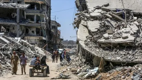 الجيش الإسرائيلي يحذر من إخلاء العديد من الأحياء في وسط غزة الجيش الإسرائيلي يحذر من إخلاء العديد من الأحياء في وسط غزة