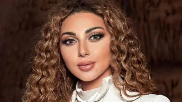 ميريام فارس تتألق بفستان أبيض شفاف خلال حفل في المغرب وسط انتقادات للجمهور حول رقصها الجذاب (فيديو)