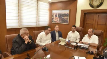 محافظ بورسعيد يلتقي وزير الشباب والرياضة في الديوان الرئيسي