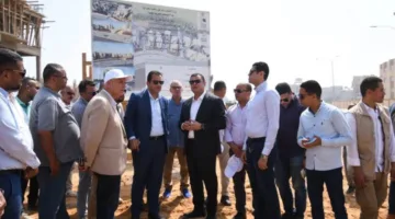 وزير الإسكان يقوم بجولة تفقدية في مدينة العاشر من رمضان لتفقد الطرق والمحاور ومشروع ديارنا السكني.