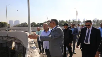 محافظ الجيزة يزور كوبري مزلقان أبو النمرس وطريق جسر المنوات