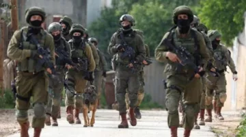 اعتقال 27 فلسطينياً في الضفة الغربية من قبل الجيش الإسرائيلي، بينهم صحفي.