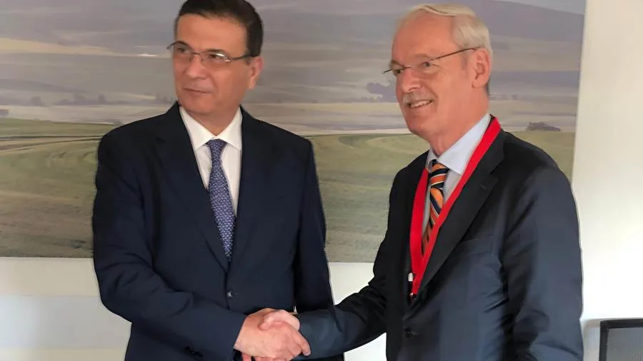 وزير الزراعة يتباحث مع نظيره الهولندي حول تعزيز التعاون في مجالات المصايد والأمن الغذائي.