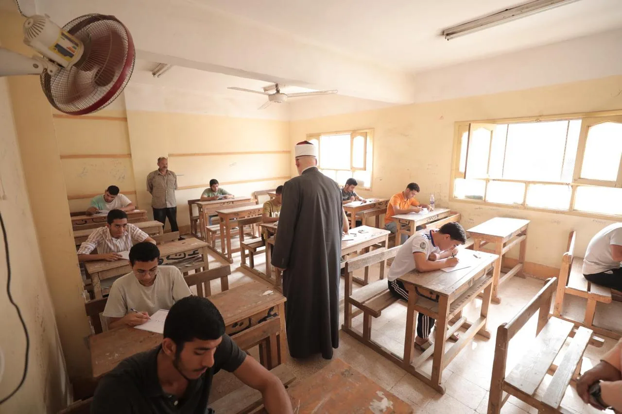 وكيل الأزهر يزور لجان الثانوية العامة في قليوب ويعبر عن إعجابه بتفاني الطلاب وانضباط اللجان.