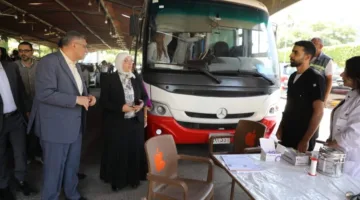 محافظ الجيزة يشارك في حملة التبرع بالدم ويحث المواطنين على المشاركة
