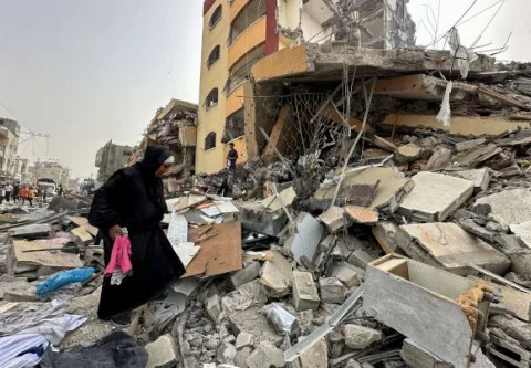إيران: الهجمات الإسرائيلية أسفرت عن وفاة 627 شخصًا، بينهم نساء وأطفال، أصغرهم رضيع في شهره الثاني، واستهدفت بشكل مباشر 7 مستشفيات و11 سيارة إسعاف في عدة مدن. إيران: الهجمات الإسرائيلية أسفرت عن وفاة 627 شخصًا، بينهم نساء وأطفال، أصغرهم رضيع في شهره الثاني، واستهدفت بشكل مباشر 7 مستشفيات و11 سيارة إسعاف في عدة مدن.