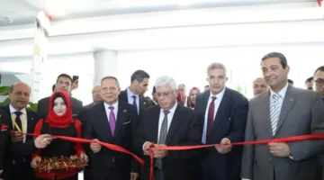 وزير التعليم العالي يدشن ويقوم بجولة تفقدية للمشروعات التعليمية والصحية في جامعة دمياط.