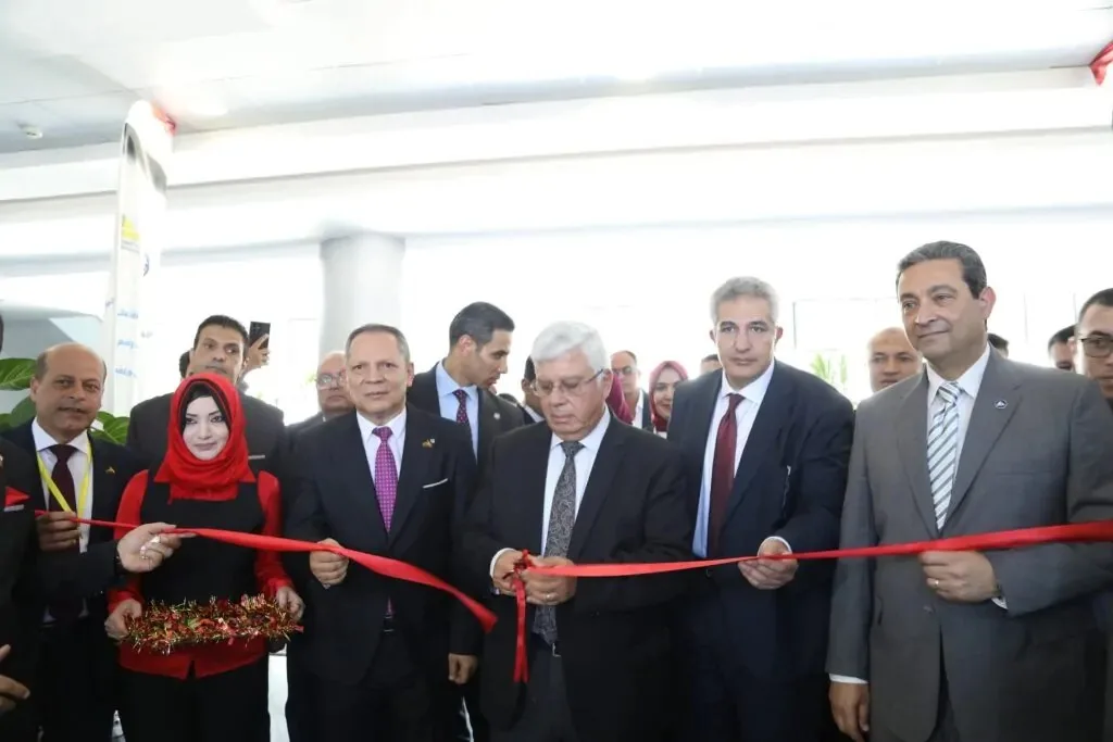 وزير التعليم العالي يدشن ويقوم بجولة تفقدية للمشروعات التعليمية والصحية في جامعة دمياط. وزير التعليم العالي يدشن ويقوم بجولة تفقدية للمشروعات التعليمية والصحية في جامعة دمياط.