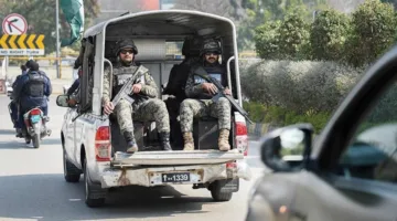 مقتل 13 عسكريًا في هجوم انتحاري بشمال غرب باكستان