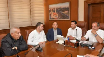 وزير الرياضة ومحافظ بورسعيد يجتمعان لبحث آخر تطورات مشروع بناء ستاد النادي المصري