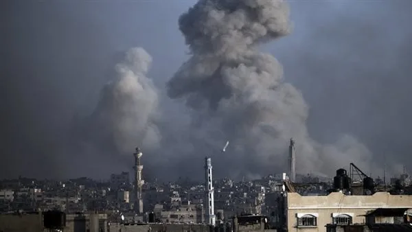 الاحتلال يواصل القصف العنيف على خان يونس.. و58 قتيلًا في مجزرة متواصلة في غزة منذ الصباح الاحتلال يواصل القصف العنيف على خان يونس.. و58 قتيلًا في مجزرة متواصلة في غزة منذ الصباح