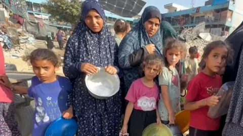 حماس: الحصار الإسرائيلي يعاني أطفال غزة من المجاعة وسوء التغذية حماس: الحصار الإسرائيلي يعاني أطفال غزة من المجاعة وسوء التغذية