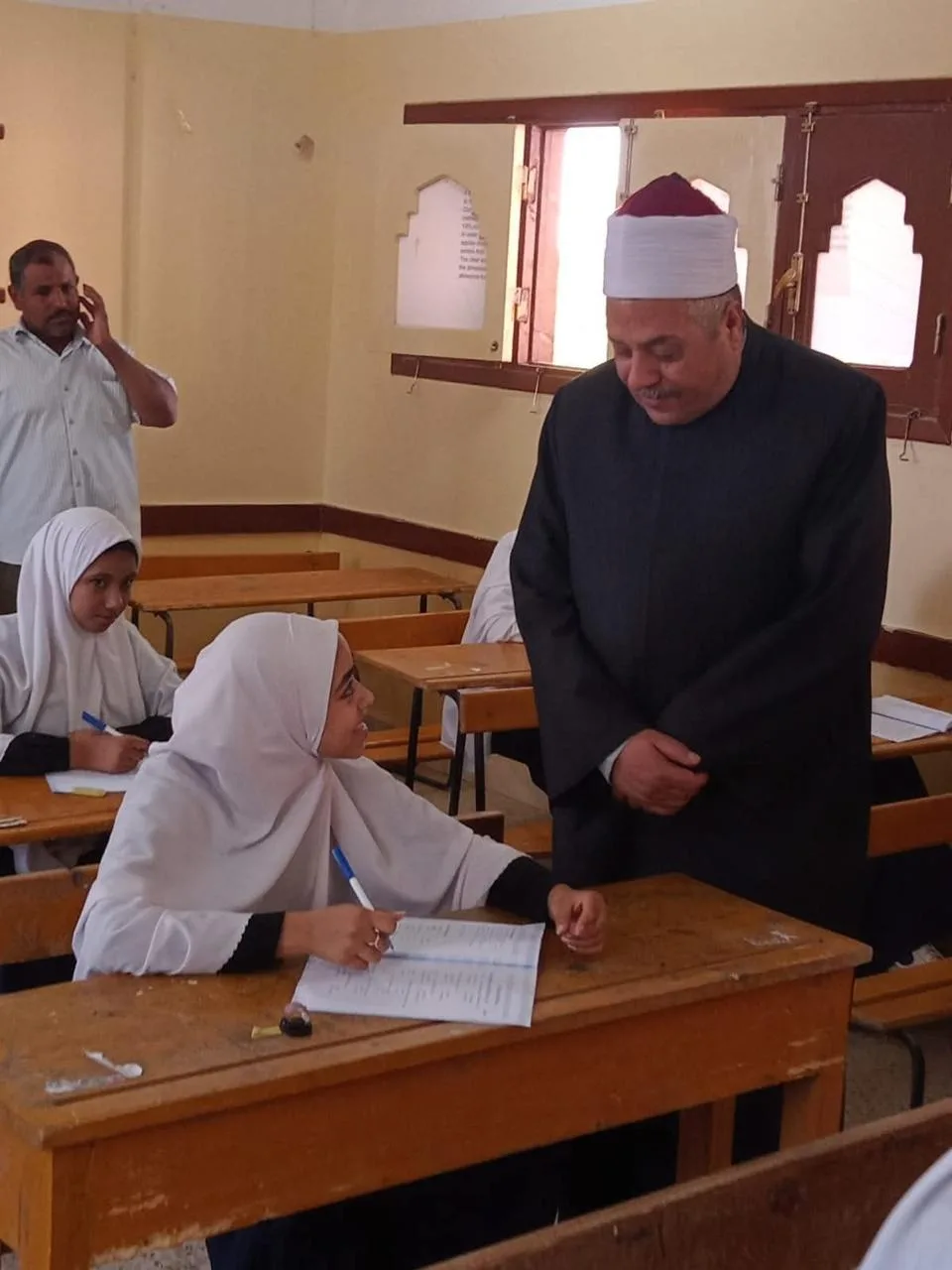 قيادات الأزهر تراقب امتحانات اللغة الإنجليزية للطلاب في القسم العلمي بالمحافظات