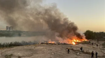 بغداد.. حريق يندلع في منطقة الكرادة (صور)