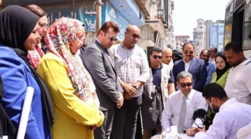 محافظ دمياط يشارك في اليوم العالمي للتبرع بالدم ويدعو سكان المحافظة للمساهمة