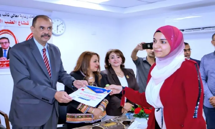 محافظ سوهاج يشارك في أنشطة اليوم العالمي للتبرع بالدم ويثني على تفاعل المجتمع