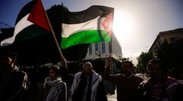 تونس: مسيرة تضامنية تطالب برفع الحصار عن غزة وتدين الإبادة الإسرائيلية.