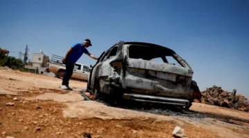 مستوطنون يرشقون الجيش الإسرائيلي بالحجارة!