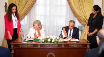 وزير الخارجية يعقد محادثات سياسية مع نظيرته من النمسا