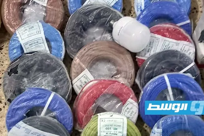 إلقاء القبض على موظف أجنبي بتهمة سرقة معدات كهربائية في درنة