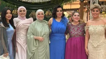 بالمزمار والطبل.. مفيدة شيحة تحتفل بزفاف ابنتها منة الشاطر | صور