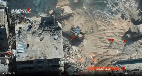 كتائب “القسام” توثق لحظات الاشتباك بين مقاتليها وقوات الاحتلال الإسرائيلي في مخيم جباليا شمال قطاع غزة.. (فيديو) كتائب “القسام” توثق لحظات الاشتباك بين مقاتليها وقوات الاحتلال الإسرائيلي في مخيم جباليا شمال قطاع غزة.. (فيديو)
