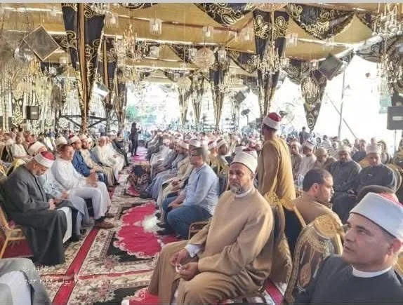بتوجيهات من الإمام الأكبر، وفد من الأزهر يقدم العزاء لعائلات فتيات كفر السنابسة في المنوفية. بتوجيهات من الإمام الأكبر، وفد من الأزهر يقدم العزاء لعائلات فتيات كفر السنابسة في المنوفية.
