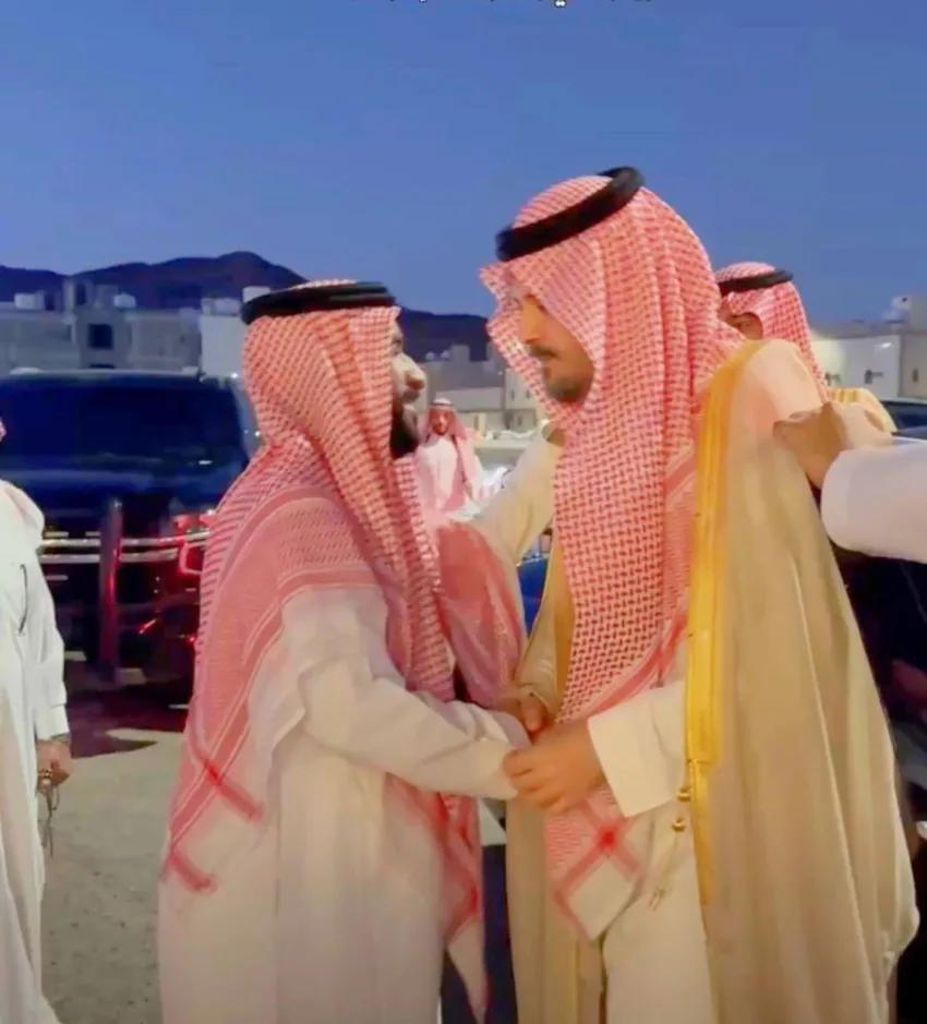 أمير منطقة المدينة المنورة يعبّر عن تعازيه للهجاري وعائلته في فقدان والدتهم