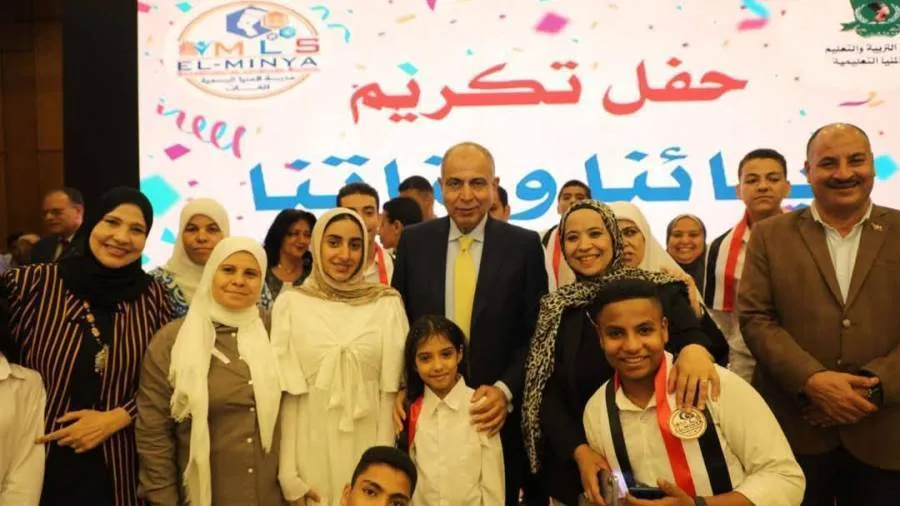 محافظ المنيا يشارك في احتفال تكريم خريجي المدرسة الرسمية للغات محافظ المنيا يشارك في احتفال تكريم خريجي المدرسة الرسمية للغات